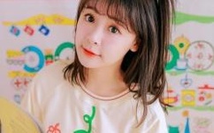 狗狗趴在我身上打扑克